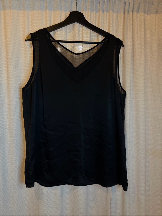 tagless Tops - Silk Black V-Neck Sleeveless Women's Top